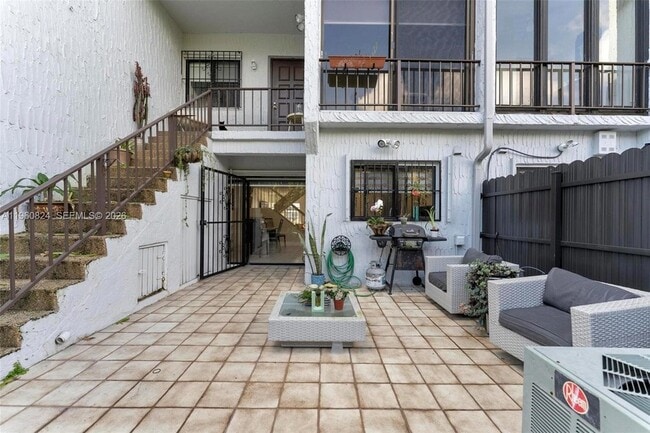 Building Photo - 6502 Kendale Lakes Dr