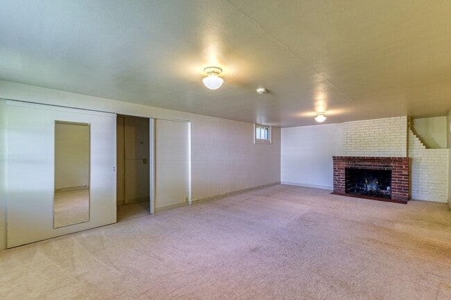 Building Photo - Laurelhurst Home