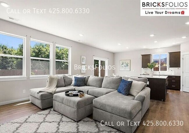 Building Photo - Captivating 5-Bedroom Home with Exceptiona...