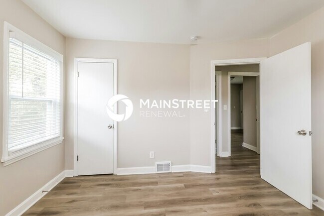 Building Photo - 3 Bedroom Pet-Friendly Home in LOUISVILLE,...