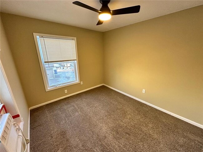 Building Photo - 629 SE Oak St