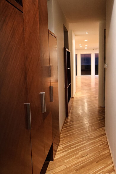 Building Photo - 3505 Ocean Front Walk