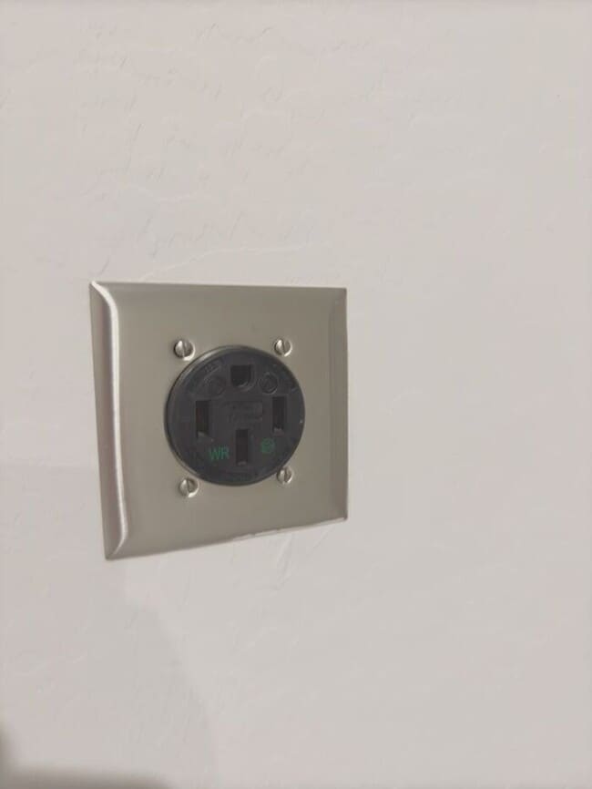 Building Photo - MOVE IN SPECIALS!! ONE MONTH RENT FREE!! New 5-Bedroom Home in Phoenix with Upgrades!