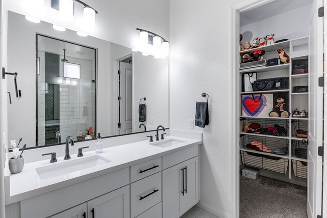 Building Photo - Charming Single-Story in Cadence with Fireplace & Entertainer’s Backyard!