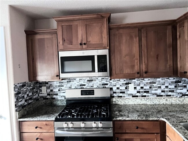 Building Photo - 431 Red Robin St