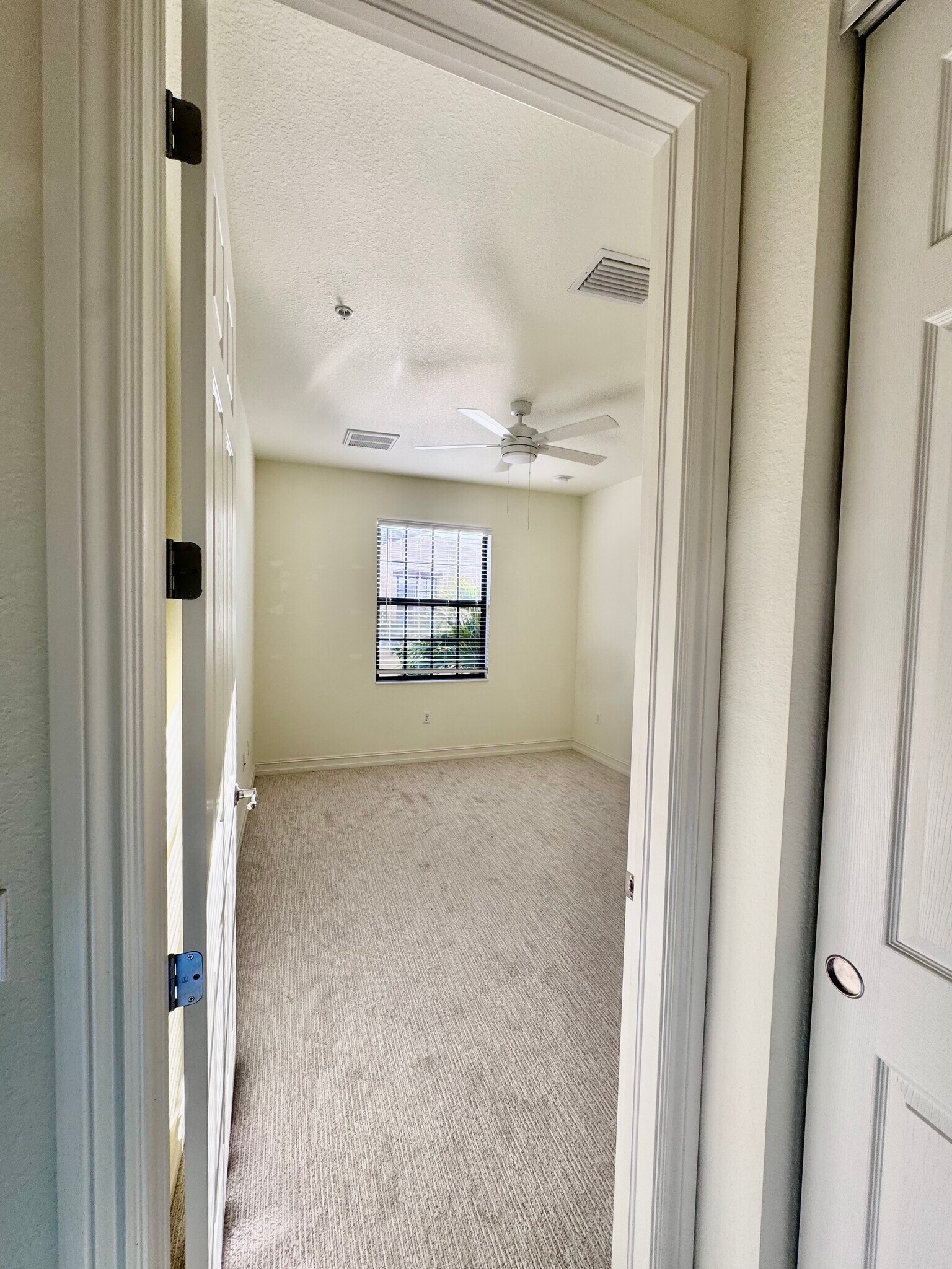 Building Photo - 9147 Delano St