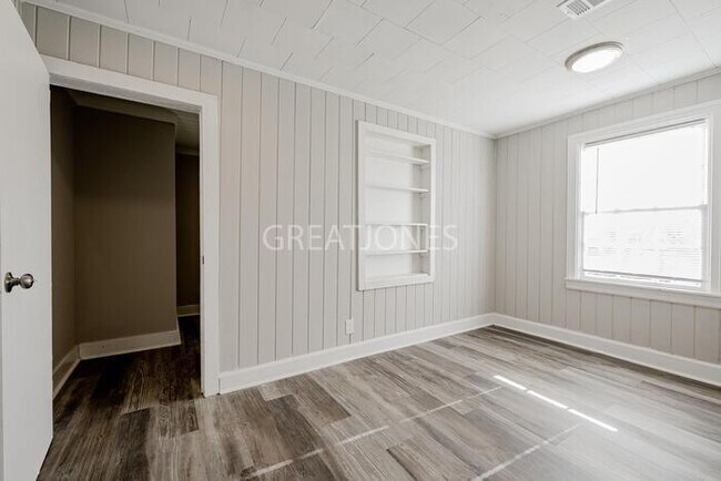 Building Photo - Charming 2 Bedroom in LaGrange!