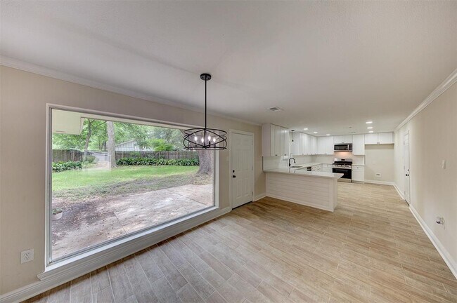 Building Photo - 8826 Robindell Dr