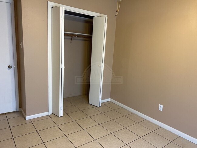 Building Photo - 2404 Carnation Dr