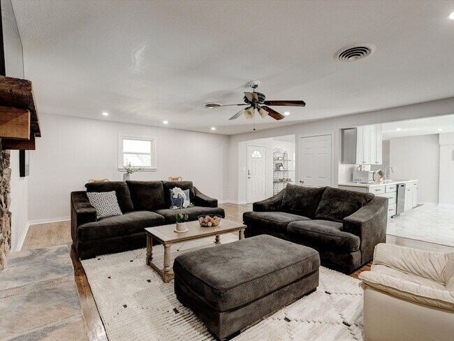 Building Photo - 3511 Corto Ave
