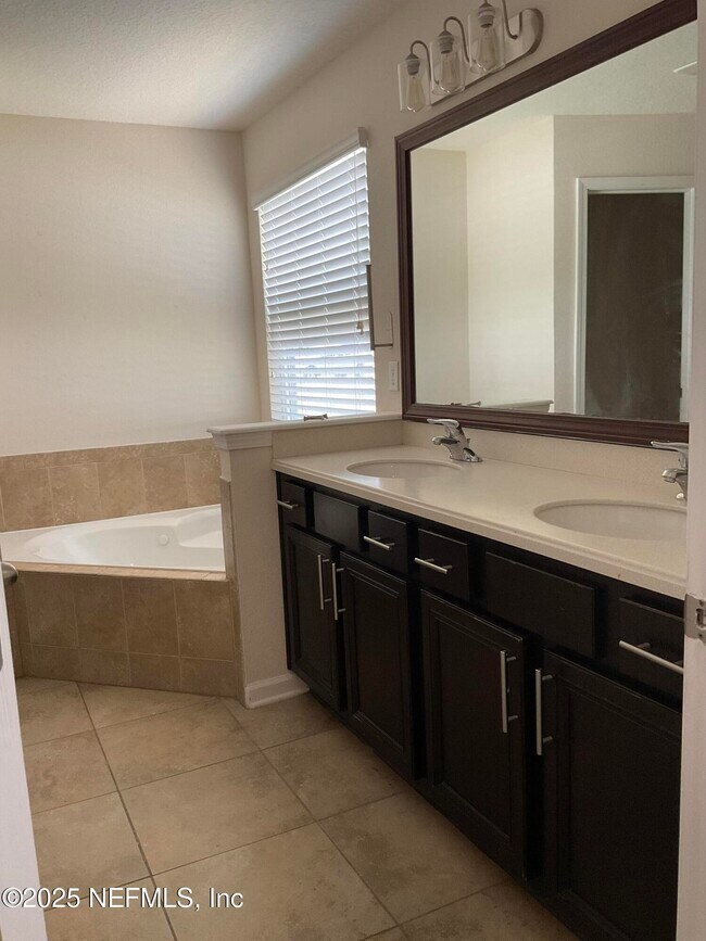 Building Photo - 8253 Golden Bamboo Dr