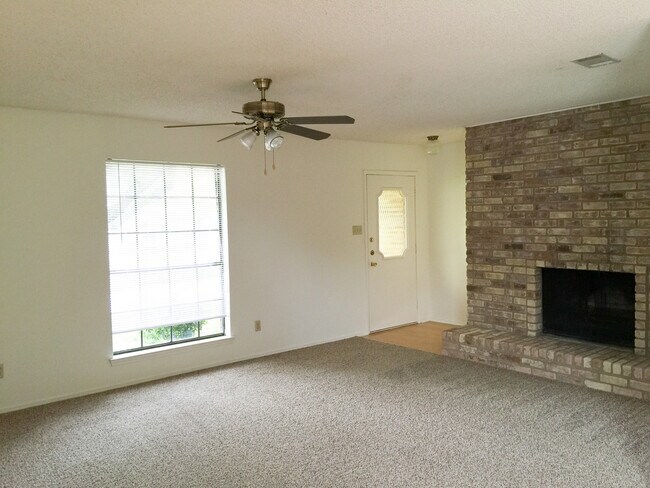 Building Photo - Duplex