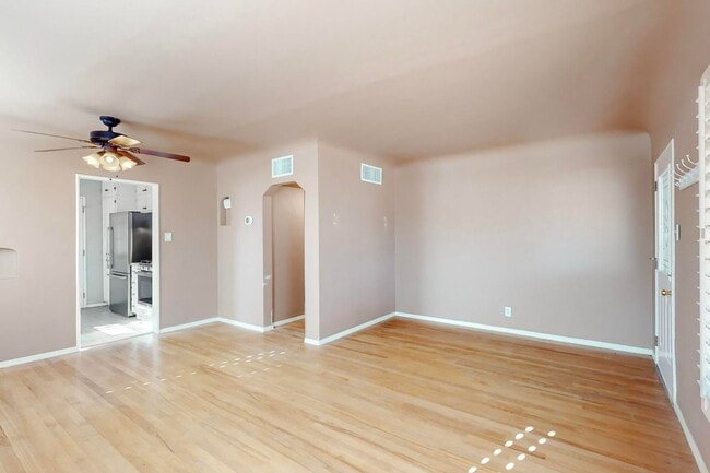 Building Photo - Charming 3 bedroom, 2 bath home in Central El Paso! Special No admin fee, $29 application fee!