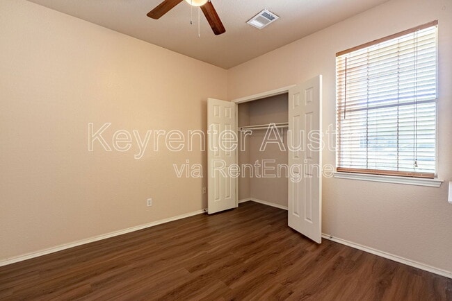 Building Photo - 2822 Southampton Way