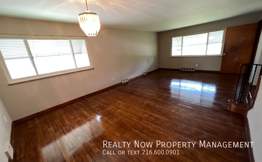 Building Photo - 3322 Milverton Rd