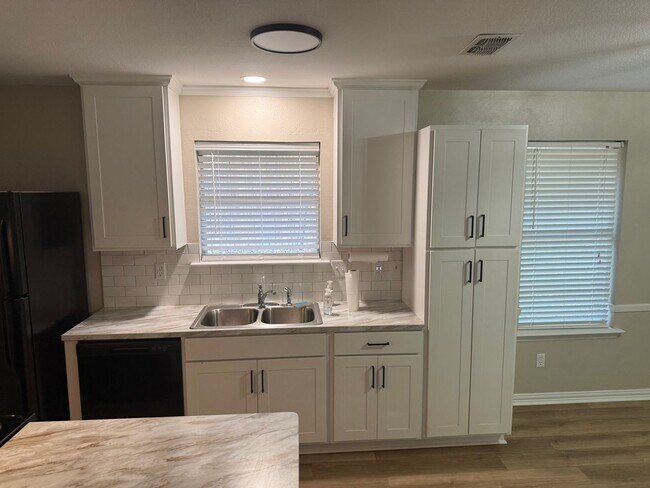 Building Photo - Beautiful 3 Bedroom home in Springhill ISD