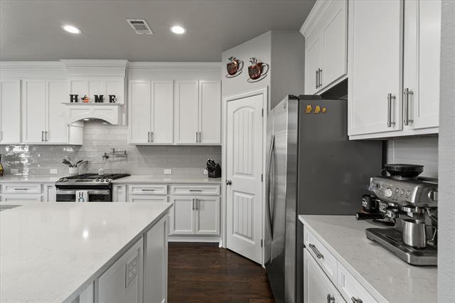 Building Photo - 2245 Gulfstream Dr
