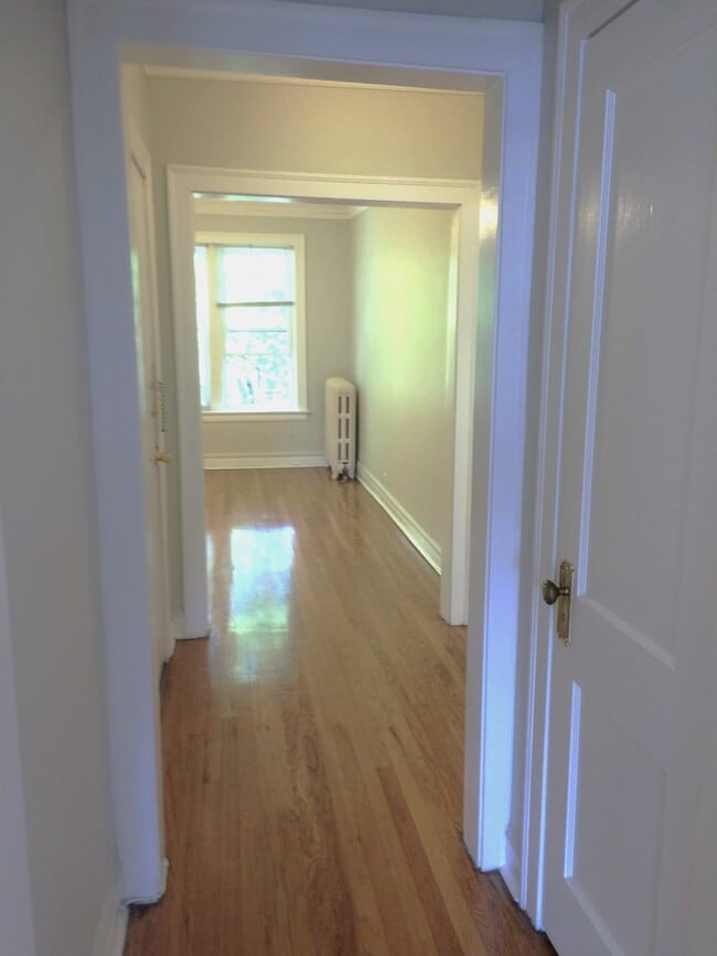 Hall - 1911 W Winnemac Ave