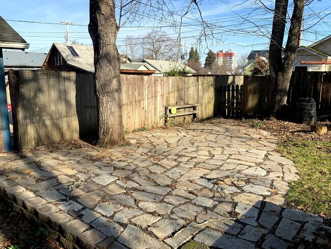 Building Photo - 4 Bedroom, 1.5 Bath House