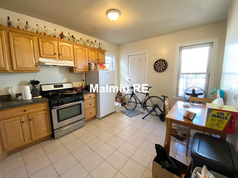 Building Photo - 55 Hillside St