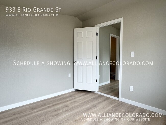 Building Photo - 933 E Rio Grande St