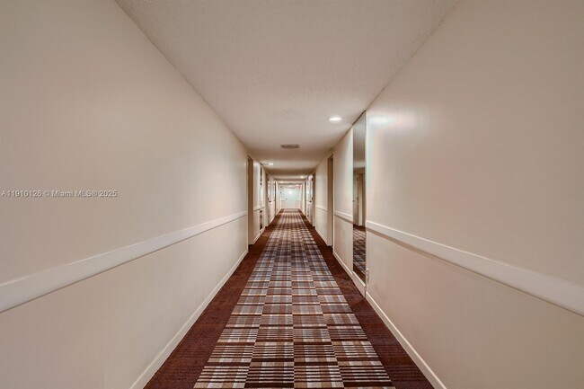 Building Photo - 1050 SE 15th St