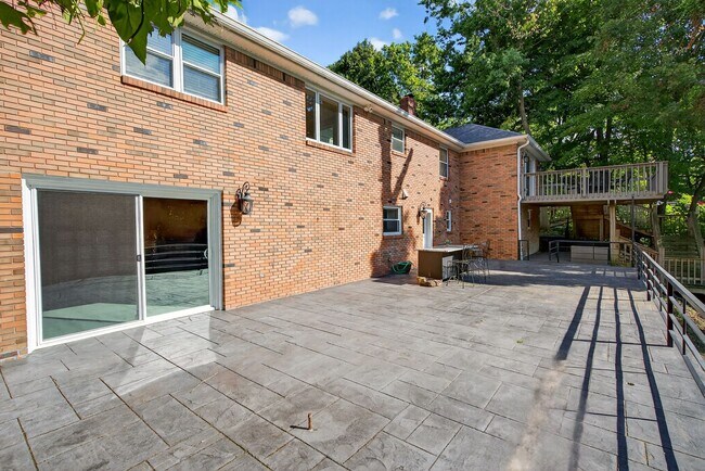 Building Photo - Beautiful, one of a kind property on four ...