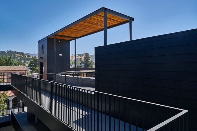 Building Photo - 4435 Piedmont Ave