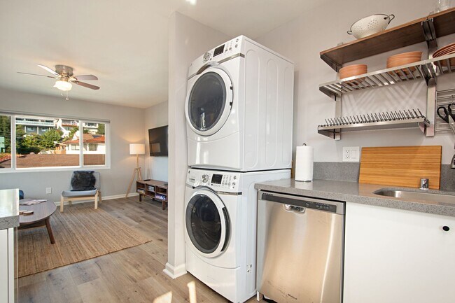 Building Photo - Beautiful 2 beds 1 bath apartment in Point Loma