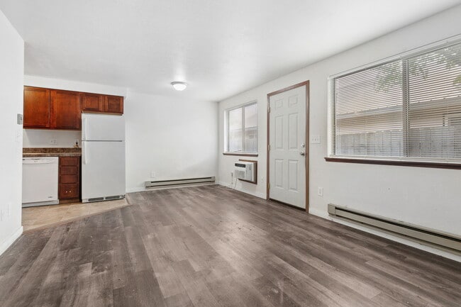 AC unit in living room - 1316 Garfield Ave