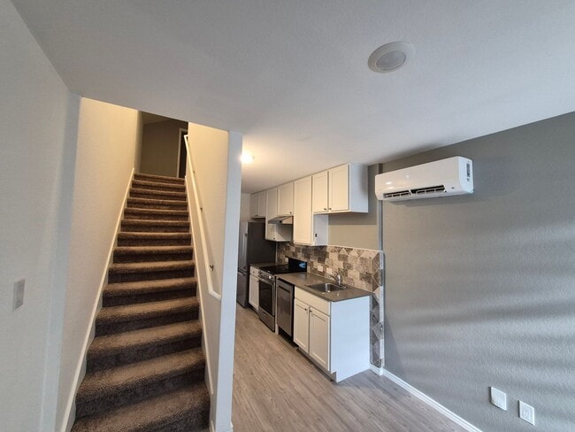 Building Photo - 7109 Elm Cv