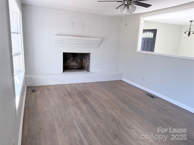 Building Photo - 2567 Bob White Ln