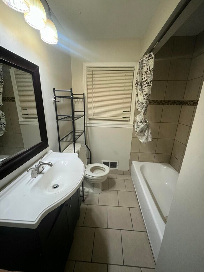 Building Photo - 12116 Columbia Ave