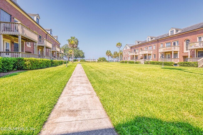Building Photo - 1528 Palm Ave