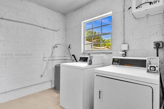 Building Photo - 163 NW 40th St