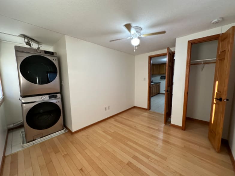 Building Photo - 464 N Maple St