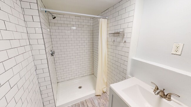 Building Photo - 56 Hillside Pl