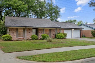 Building Photo - 1607 Buescher Dr