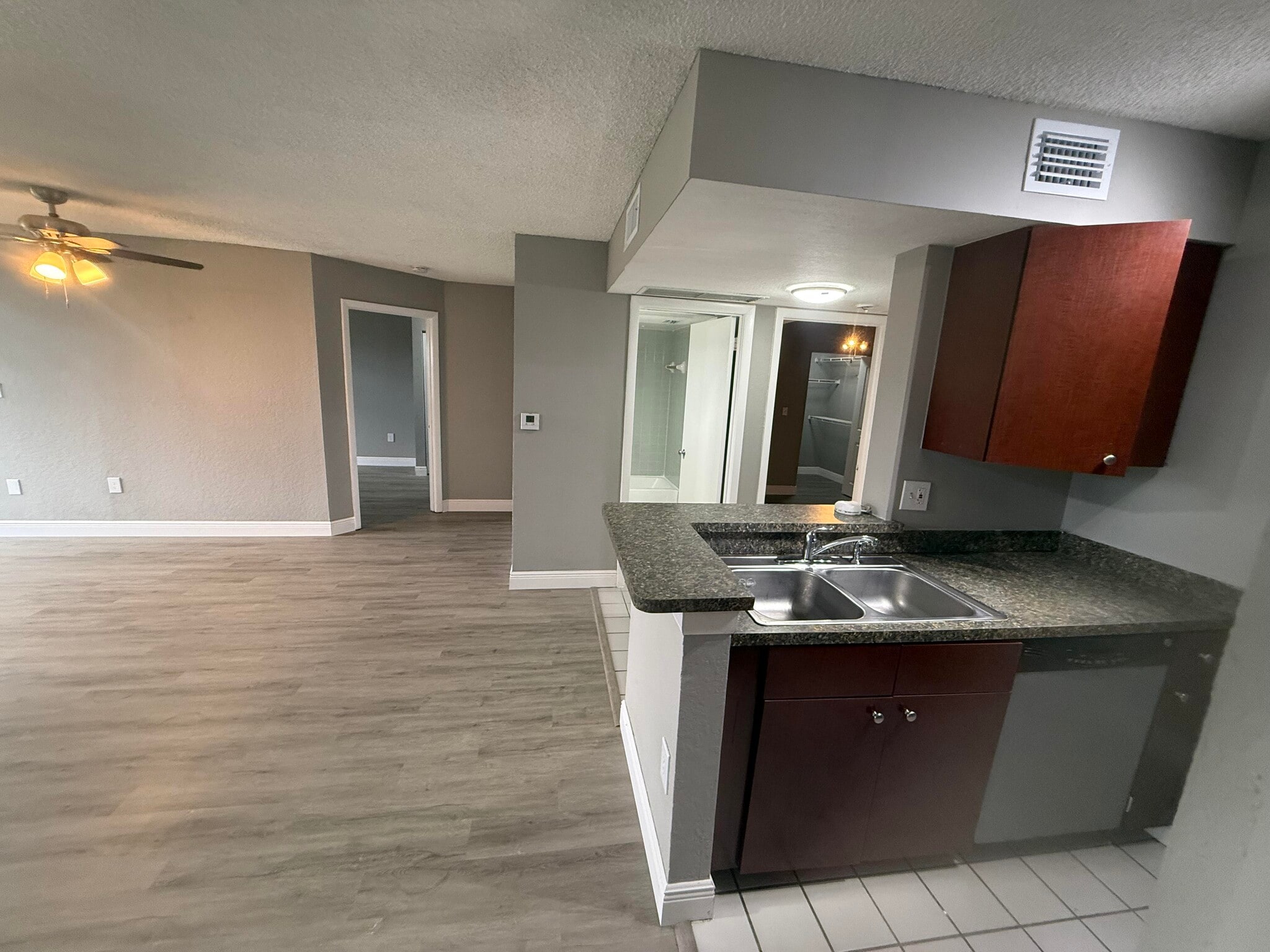 Building Photo - 2881 N Oakland Forest Dr