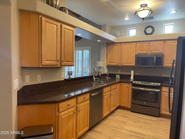 Building Photo - 6020 E Rancho Manana Blvd