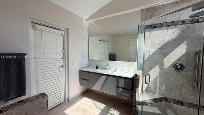 Building Photo - 582 Spinnaker