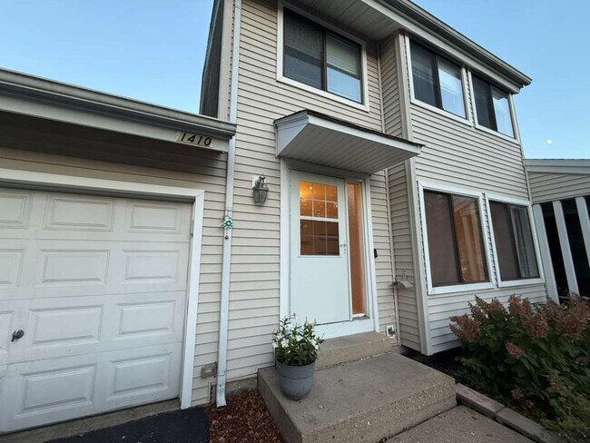 Building Photo - 1410 Whispering Springs Cir