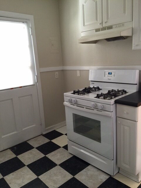 Building Photo - Midtown 2/1 Garage