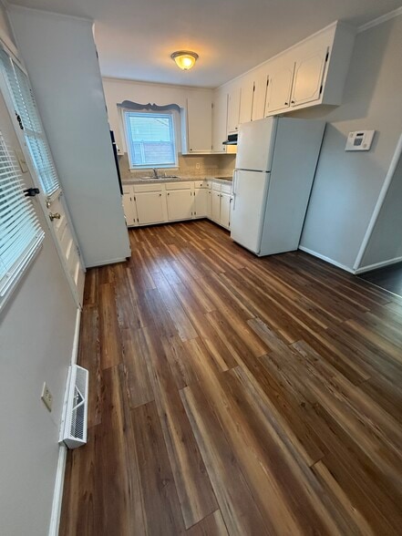 Building Photo - 4220 Pennydale Dr