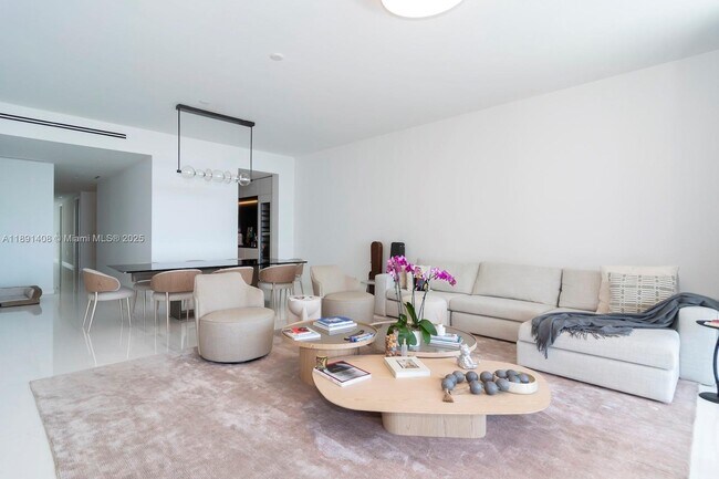 Building Photo - 300 Biscayne Blvd Way