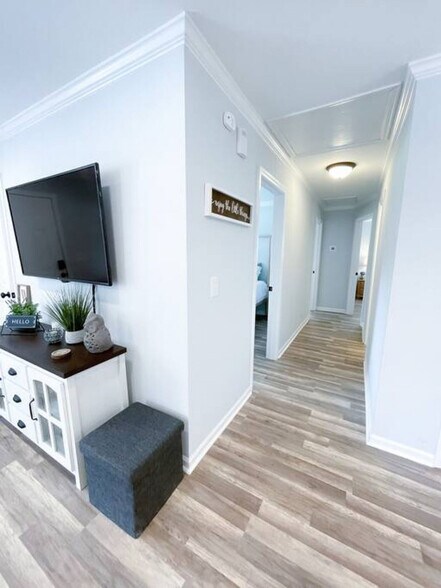 Building Photo - 3830 Manchester Dr