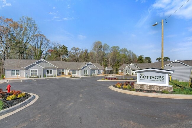 Building Photo - Modern 2-Bed, 2-Bath Single-Level Townhome in Conover – Pet-Friendly Community!