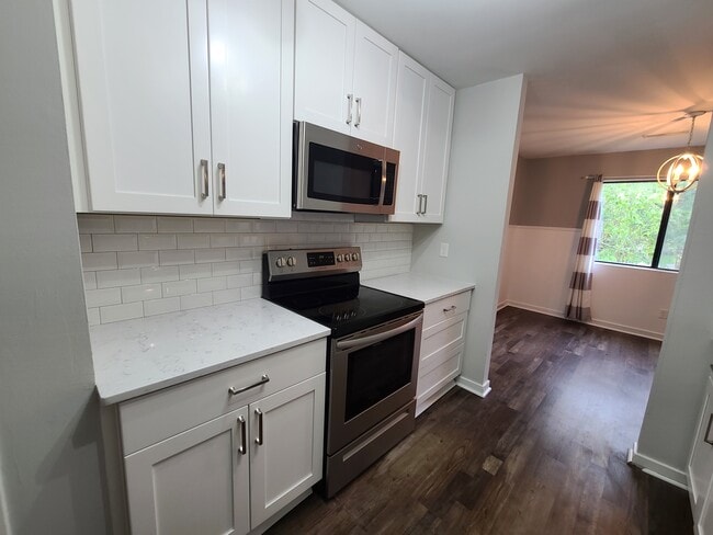 Building Photo - 2311 Treescape Dr