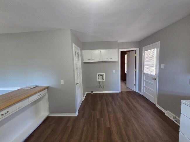 Building Photo - 1728 Shenandoah Dr