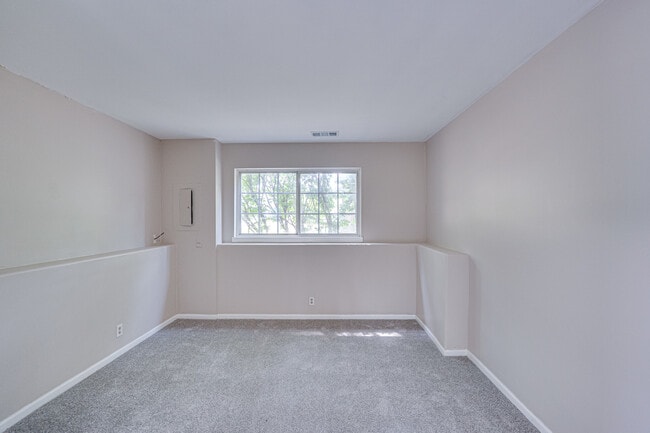 Building Photo - 3399 Ravinia Cir